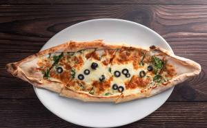 HALLOUMI, OLIVES & SPINACH PIDE